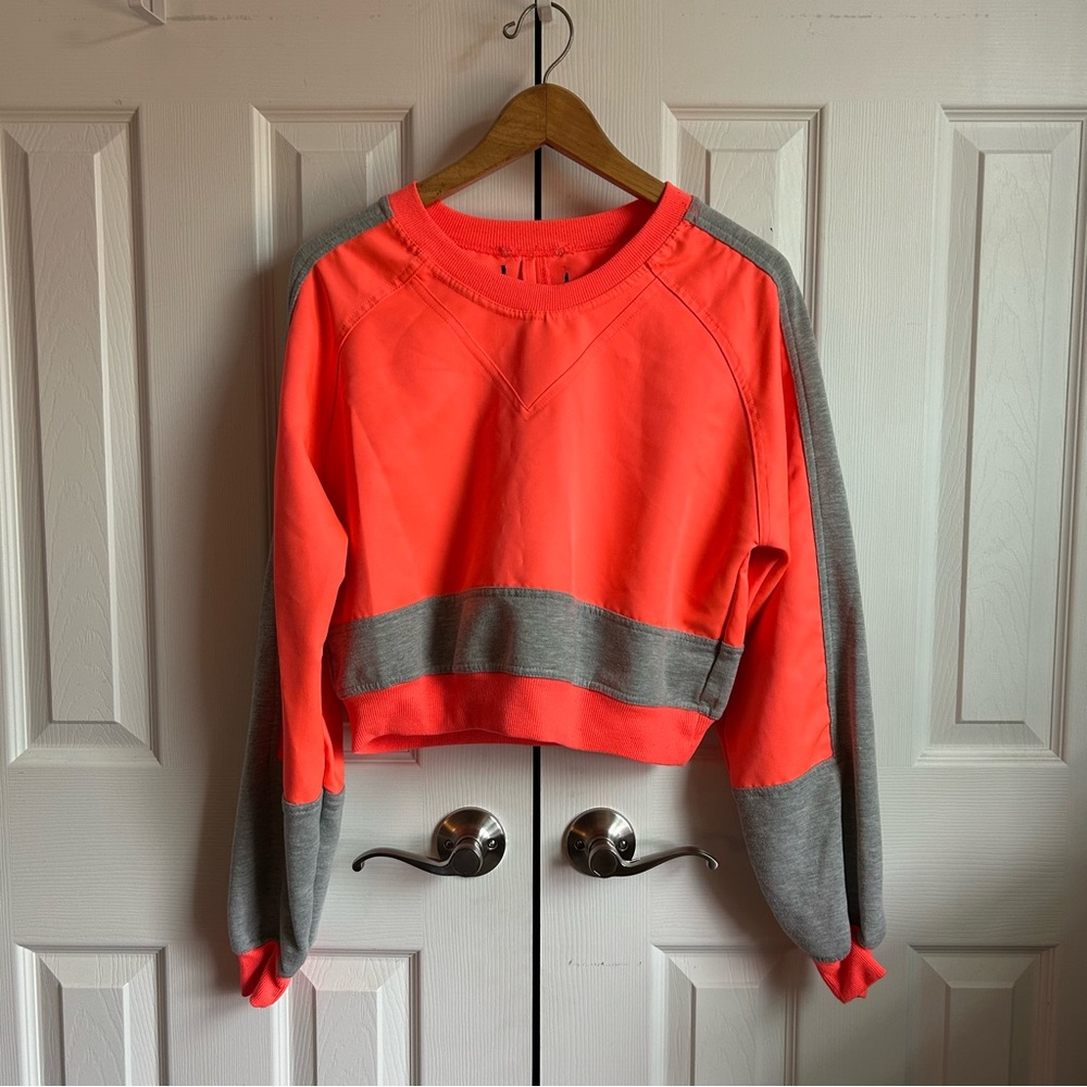 Without Walls neon orange and gray ping sleeve cropped utility top